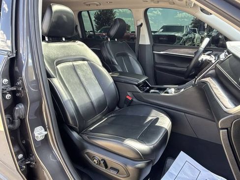 Used 2022 Jeep Grand Cherokee L Limited w/ Black Appearance Package RWD image 31