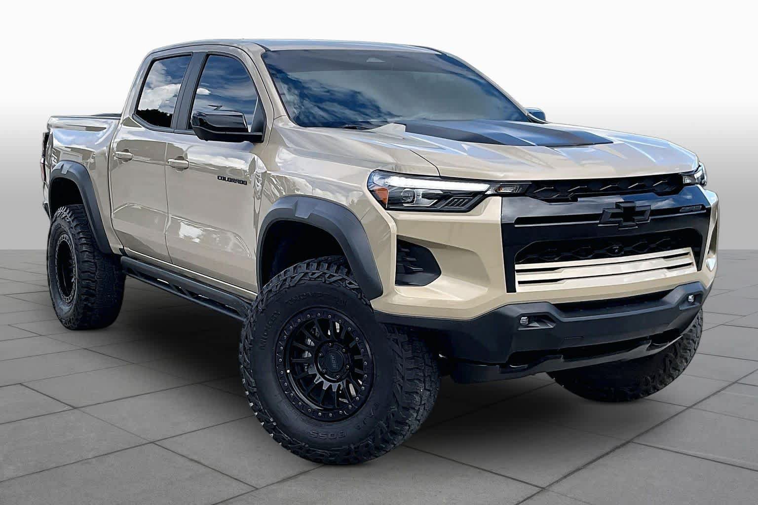 Used 2024 Chevrolet Colorado ZR2 w/ Technology Package AWD/4WD image 3