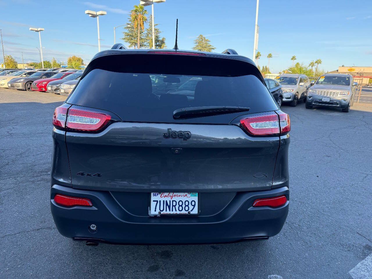 Used 2016 Jeep Cherokee Sport w/ Cold Weather Group AWD/4WD image 4