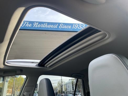 Used 2015 Toyota RAV4 Limited image 20