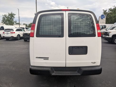 Used 2015 Chevrolet Express 2500 image 8