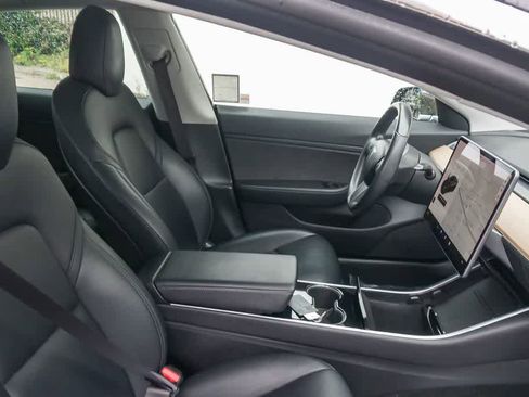 Used 2018 Tesla Model 3 Long Range image 16