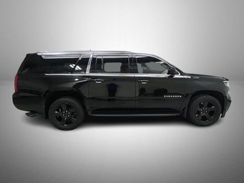Used 2019 Chevrolet Suburban LT w/ Luxury Package AWD/4WD image 4