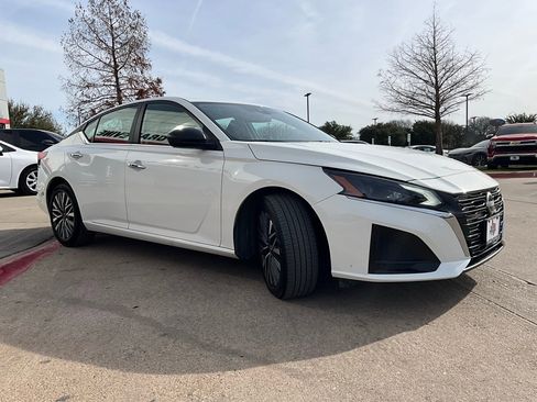 Used 2025 Nissan Altima 2.5 SV image 5