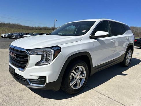 Used 2024 GMC Terrain SLE image 8
