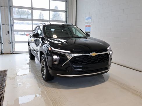 New 2026 Chevrolet Trax LT w/ LT Convenience Package image 2