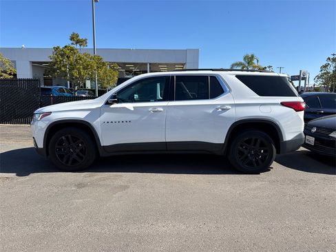 Used 2020 Chevrolet Traverse LT w/ LPO, Blackout Package image 3