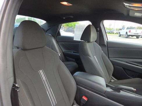Used 2025 Hyundai Elantra Sport FWD image 11