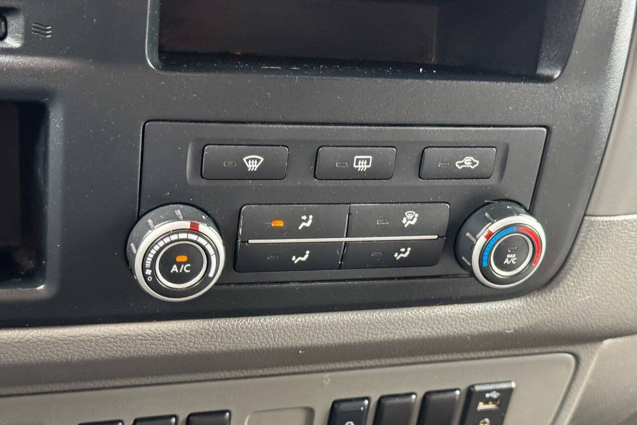 Used 2018 Nissan NV 3500 SV w/ Navigation Package RWD image 29