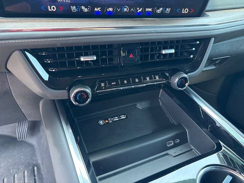 Used 2026 Chevrolet Suburban High Country AWD/4WD image 46