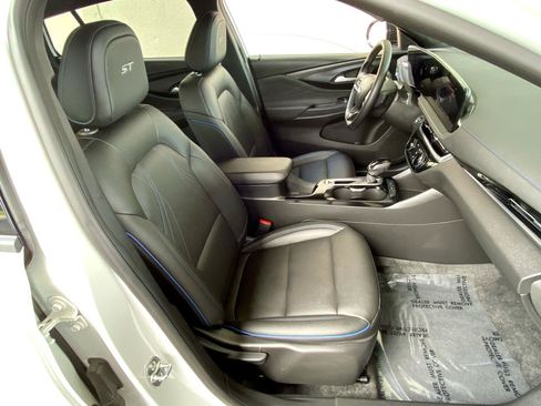 Used 2025 Buick Envista Sport Touring FWD image 21