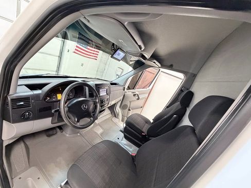 Used 2017 Mercedes-Benz Sprinter 2500 image 27