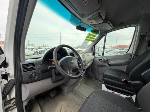 Used 2016 Freightliner Sprinter 2500 RWD image 20