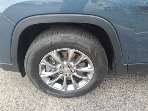 Used 2019 Jeep Cherokee Latitude Plus w/ Comfort/Convenience Group AWD/4WD image 24