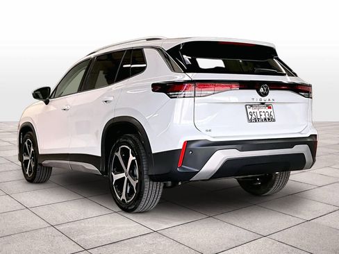 Used 2025 Volkswagen Tiguan SE image 15