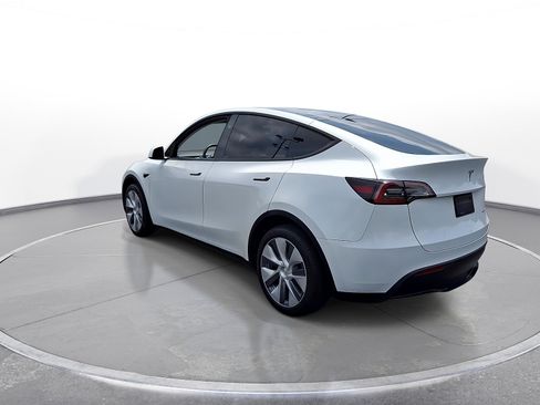 Used 2023 Tesla Model Y Long Range AWD/4WD image 6