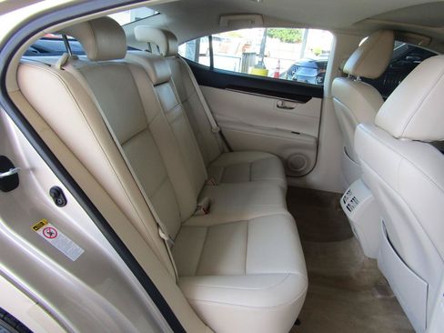 Used 2015 Lexus ES 350 w/ Premium Package FWD image 13
