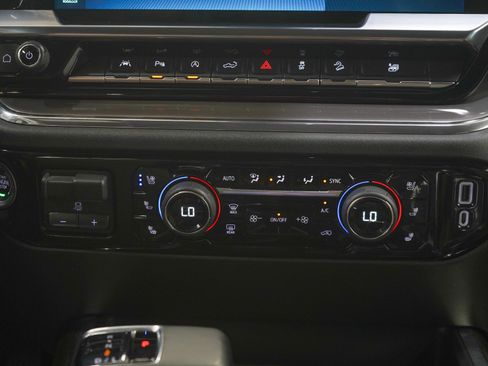 Used 2023 Chevrolet Silverado 1500 High Country w/ Z71 Off-Road Package AWD/4WD image 20