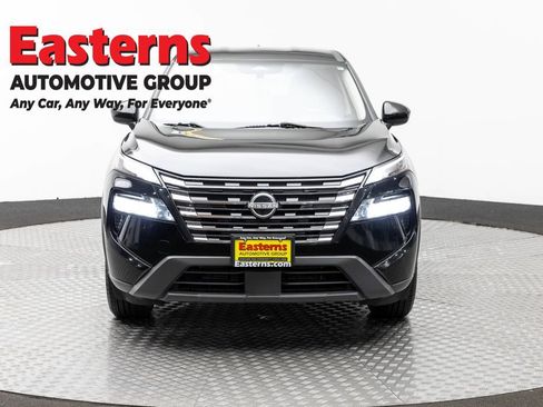 Used 2024 Nissan Rogue SV AWD/4WD image 2