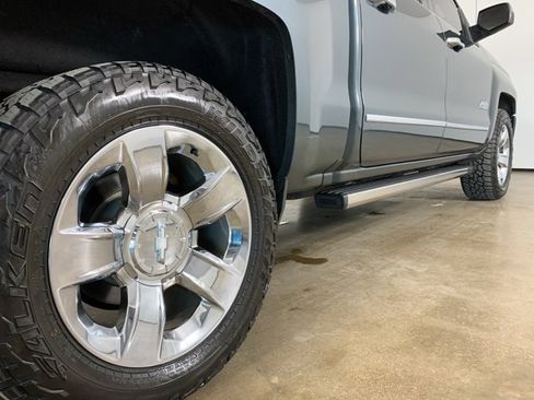 Used 2018 Chevrolet Silverado 1500 High Country image 9