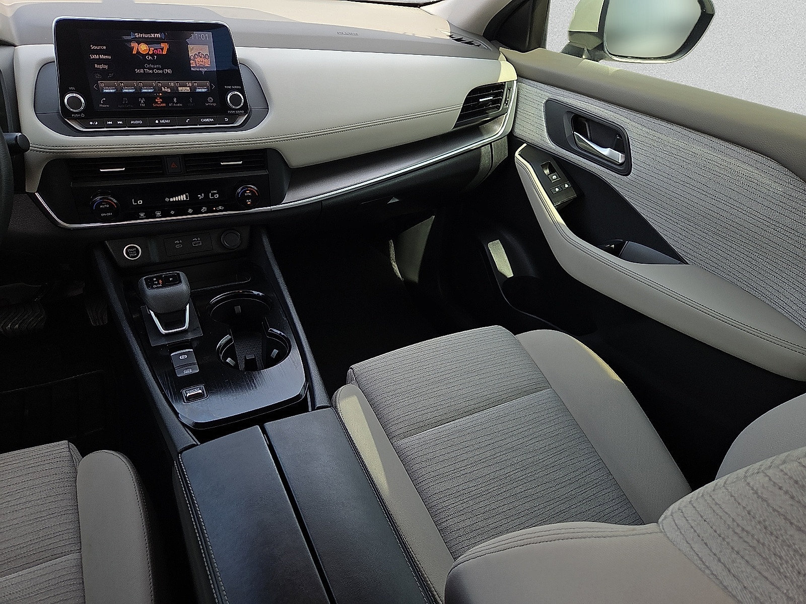 Used 2023 Nissan Rogue SV FWD image 12