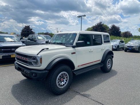 New 2026 Ford Bronco Outer Banks w/ Sasquatch Package AWD/4WD image 3