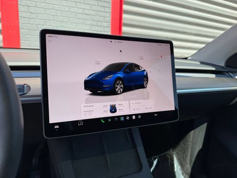 Used 2023 Tesla Model Y 2WD image 27