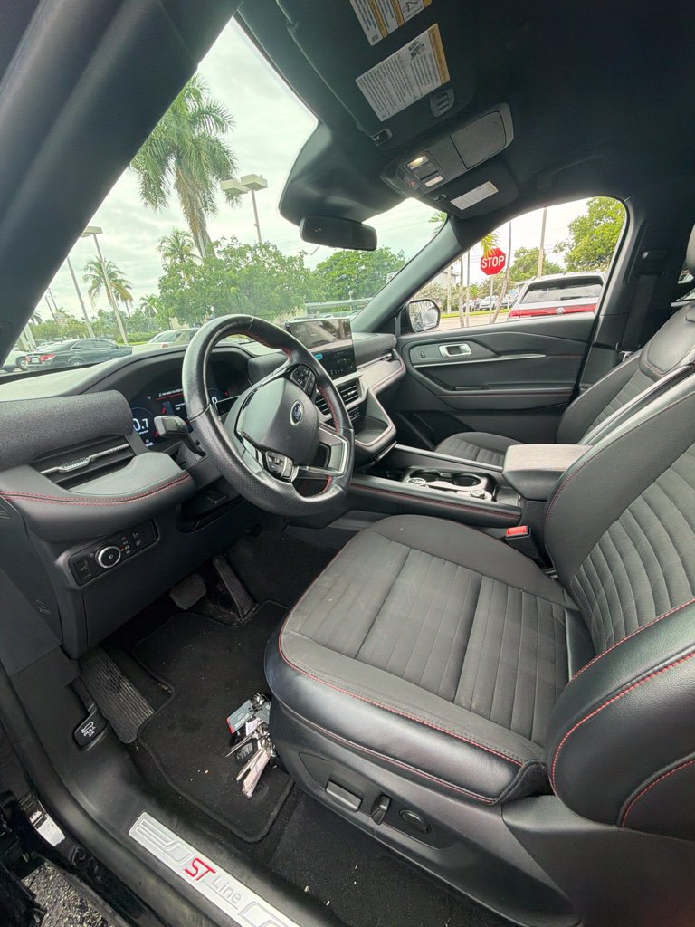 Used 2025 Ford Explorer ST-Line w/ ST-Line Street Pack AWD/4WD image 5