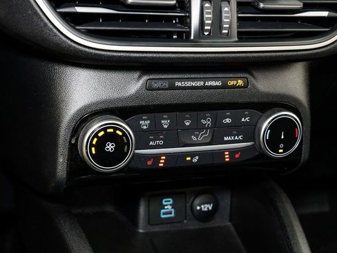 Used 2022 Ford Escape SE w/ SE Sport Appearance Package image 23