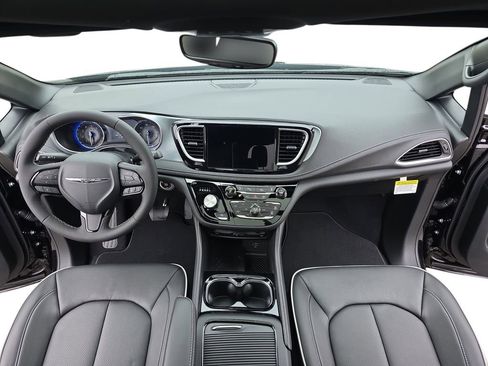 New 2026 Chrysler Pacifica Limited AWD/4WD image 9