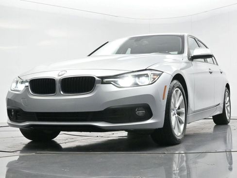 Used 2018 BMW 320i xDrive Sedan w/ Convenience Package AWD/4WD image 42