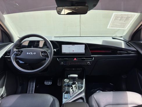 Used 2023 Kia Niro SX Touring FWD image 12
