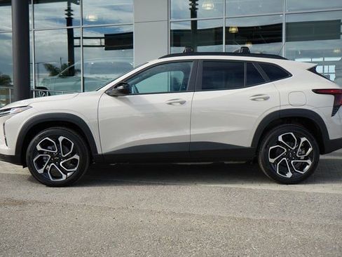 New 2026 Chevrolet Trax RS w/ Sunroof Package FWD image 5