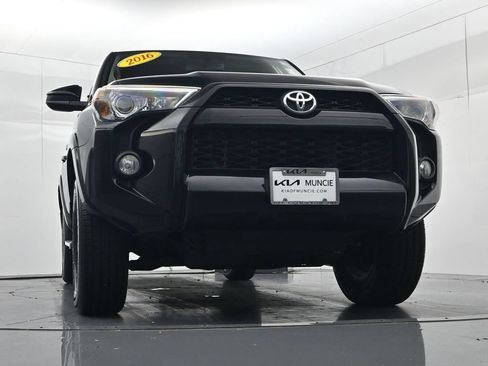 Used 2016 Toyota 4Runner SR5 AWD/4WD image 39