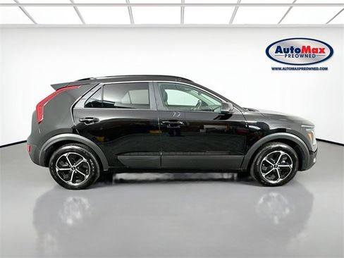 Used 2024 Kia Niro LX image 9