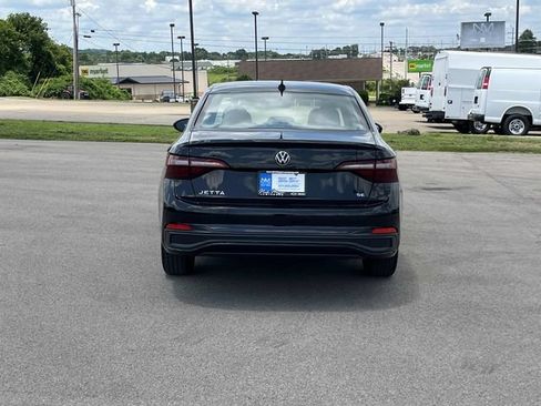 Used 2024 Volkswagen Jetta SE FWD image 5