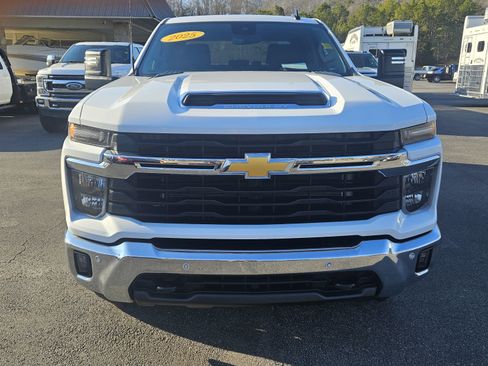 Used 2025 Chevrolet Silverado 2500 LT w/ Convenience Package image 3