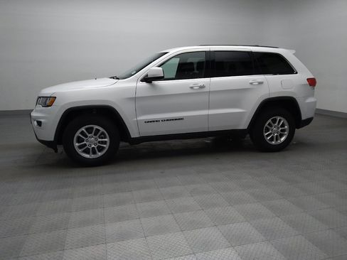 Used 2019 Jeep Grand Cherokee Laredo image 2
