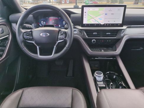 Used 2025 Ford Explorer Platinum image 13