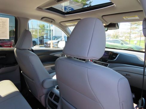 Used 2023 Honda Ridgeline RTL-E image 35