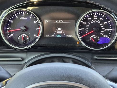 Used 2023 Kia Carnival EX image 14