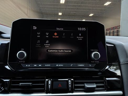 Used 2025 Nissan Pathfinder SV FWD image 32