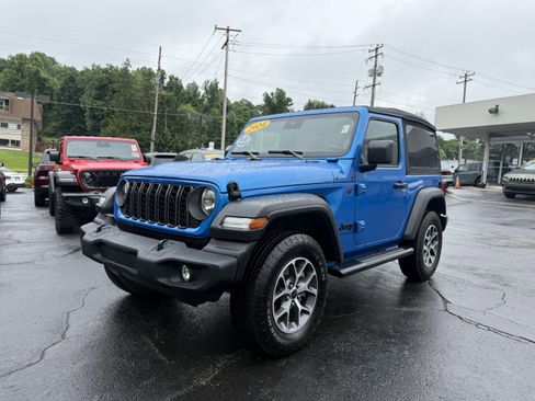Used 2024 Jeep Wrangler Sport AWD/4WD image 3