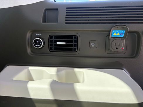 Used 2025 Hyundai Santa Fe Calligraphy image 15