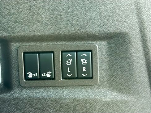Used 2023 GMC Yukon Denali AWD/4WD image 12