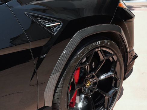 Used 2024 Lamborghini Urus Performante AWD/4WD image 30