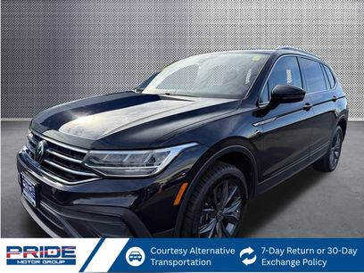 Used 2022 Volkswagen Tiguan SE w/ Panoramic Sunroof Package