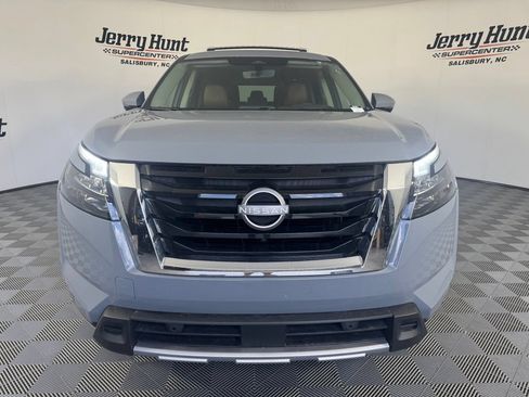 Used 2025 Nissan Pathfinder Platinum w/ Cargo Package FWD image 4