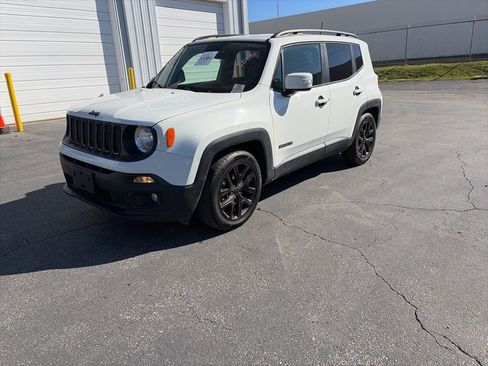 Used 2018 Jeep Renegade Altitude image 3