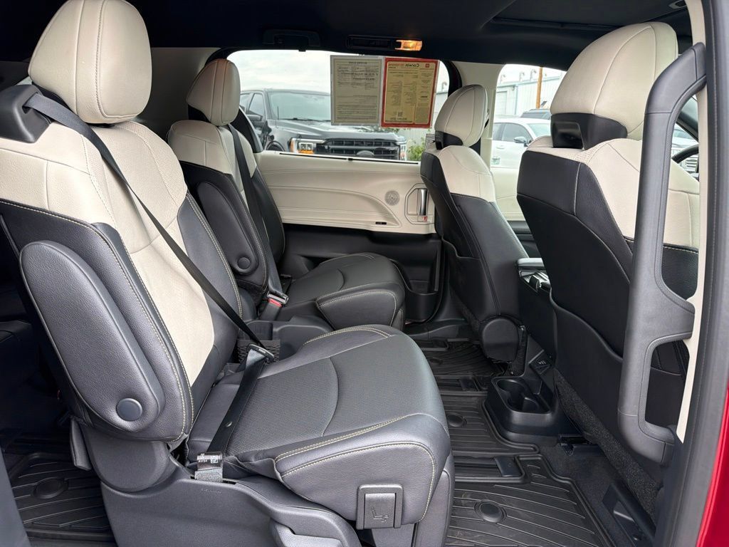 Used 2026 Toyota Sienna Limited FWD image 12